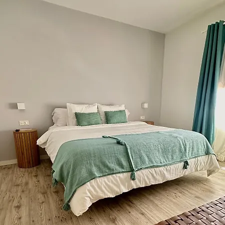 Alojamento de Acomodação e Pequeno-almoço Casa Regina Tenerife 3*